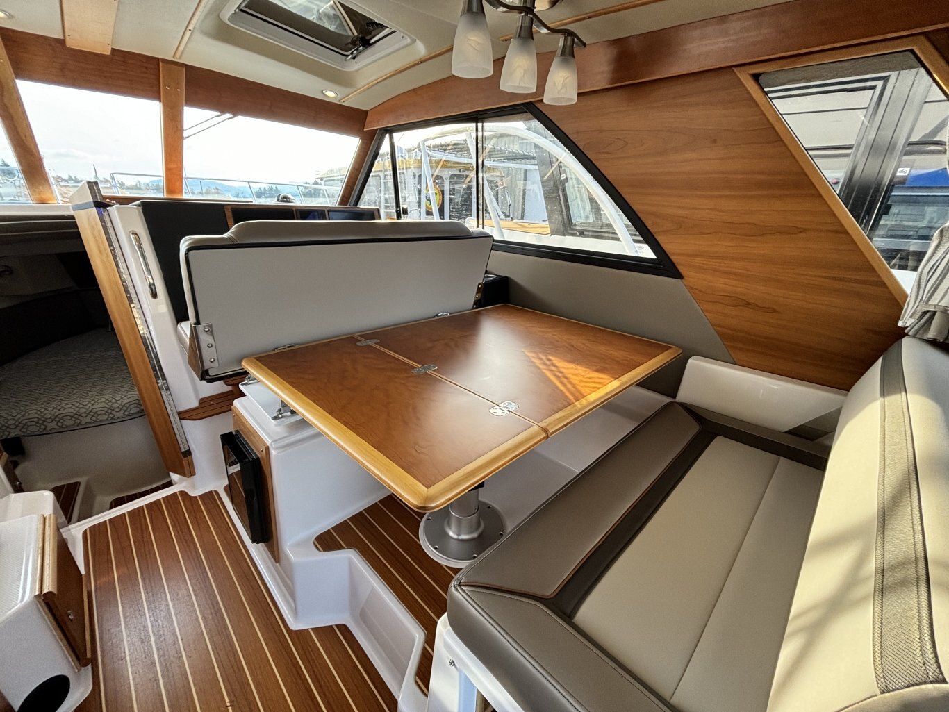 2022 Cutwater C 32 CB