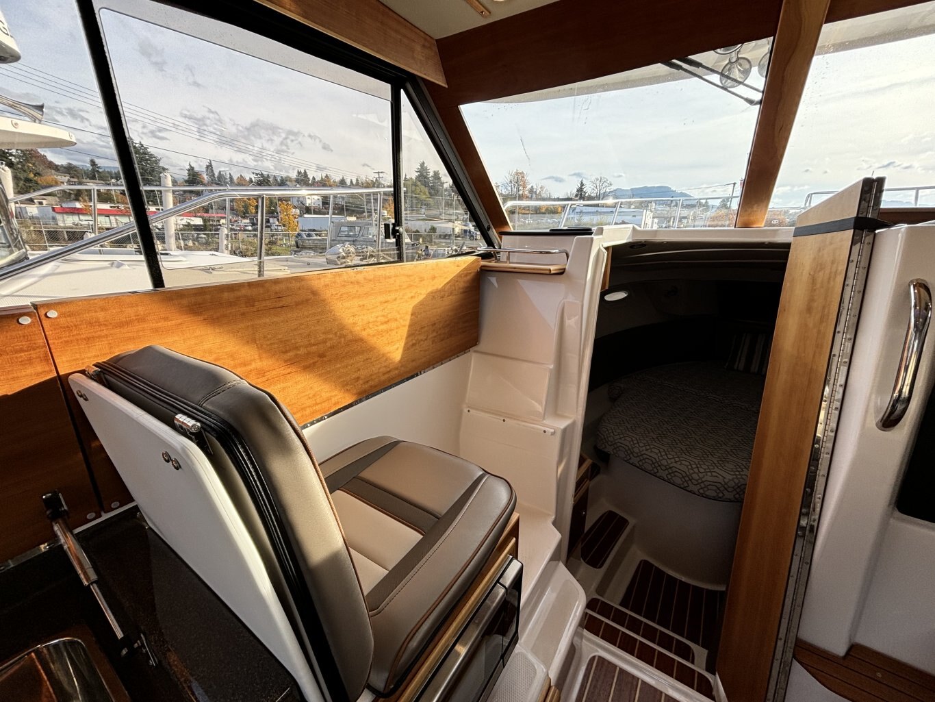 2022 Cutwater C 32 CB