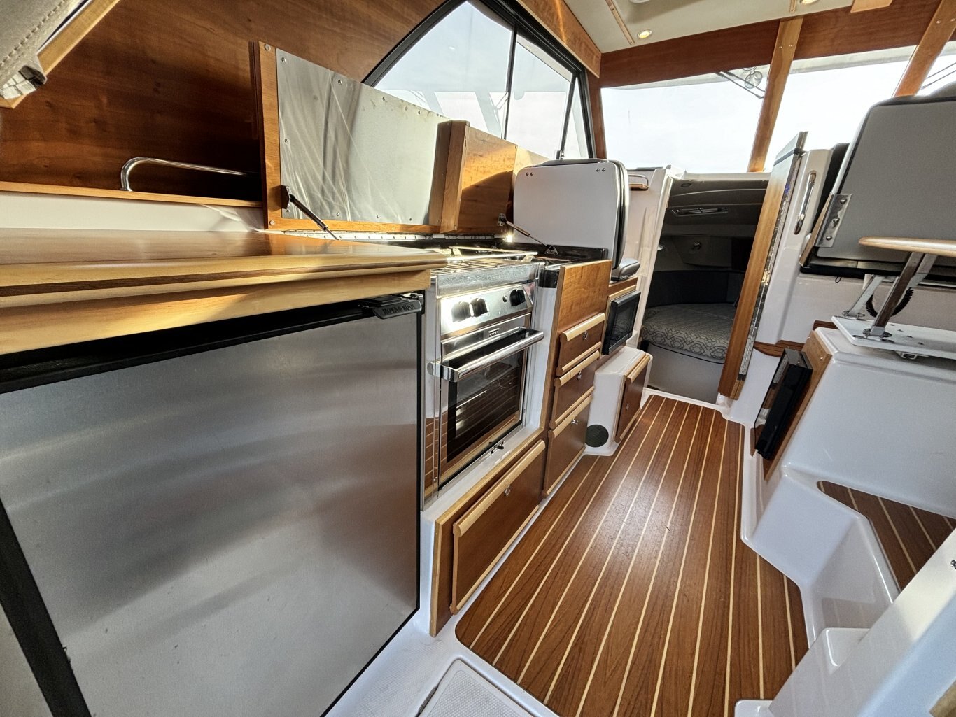 2022 Cutwater C 32 CB