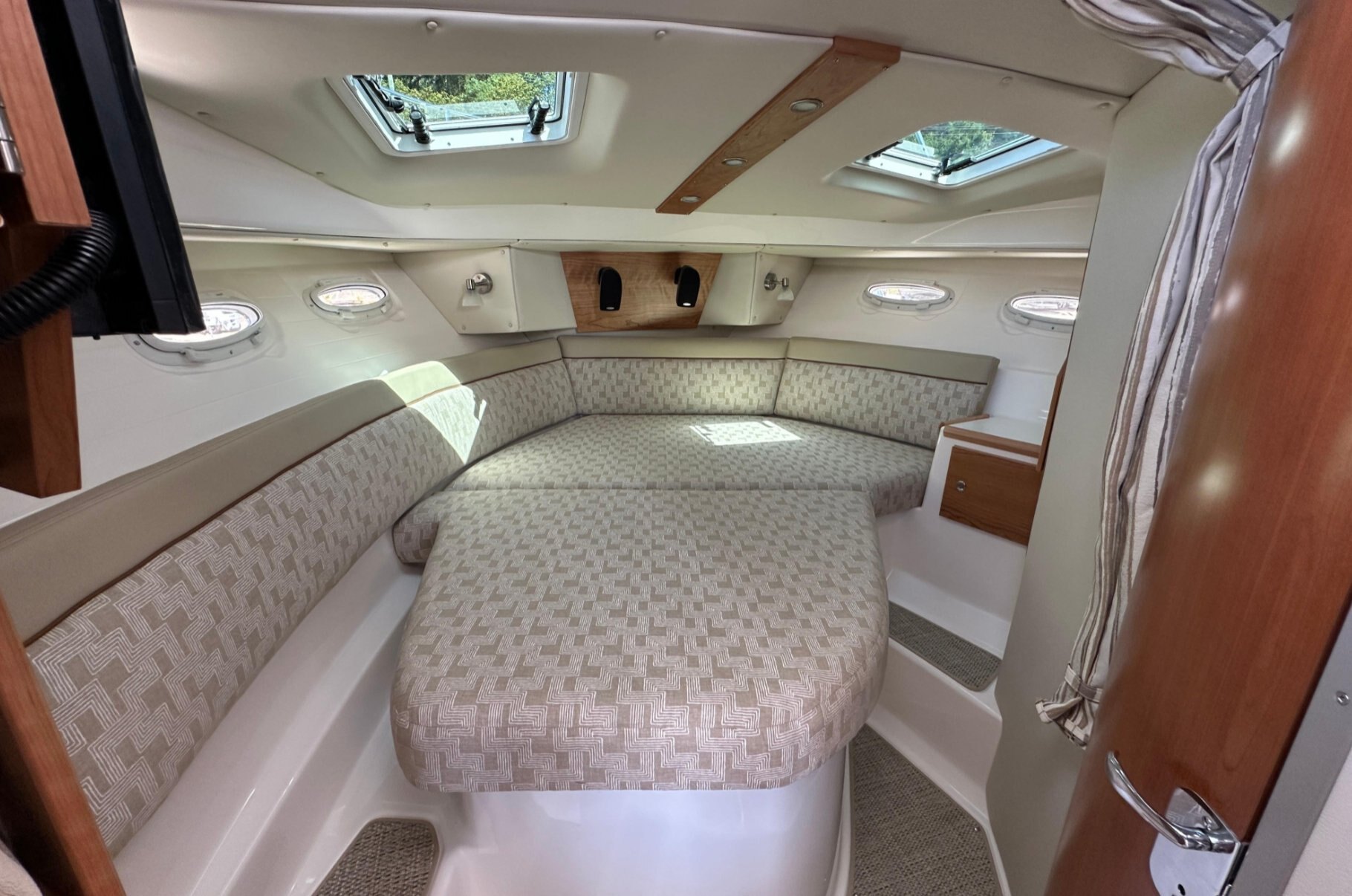 2026 Cutwater C 32 Coupe