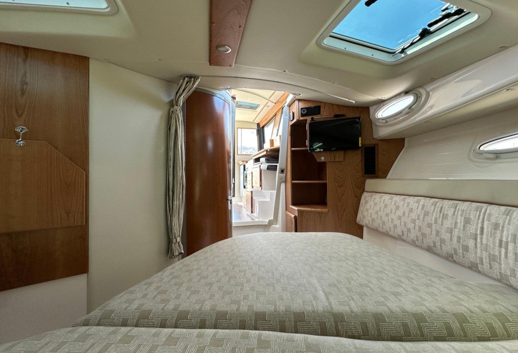 2026 Cutwater C 32 Coupe