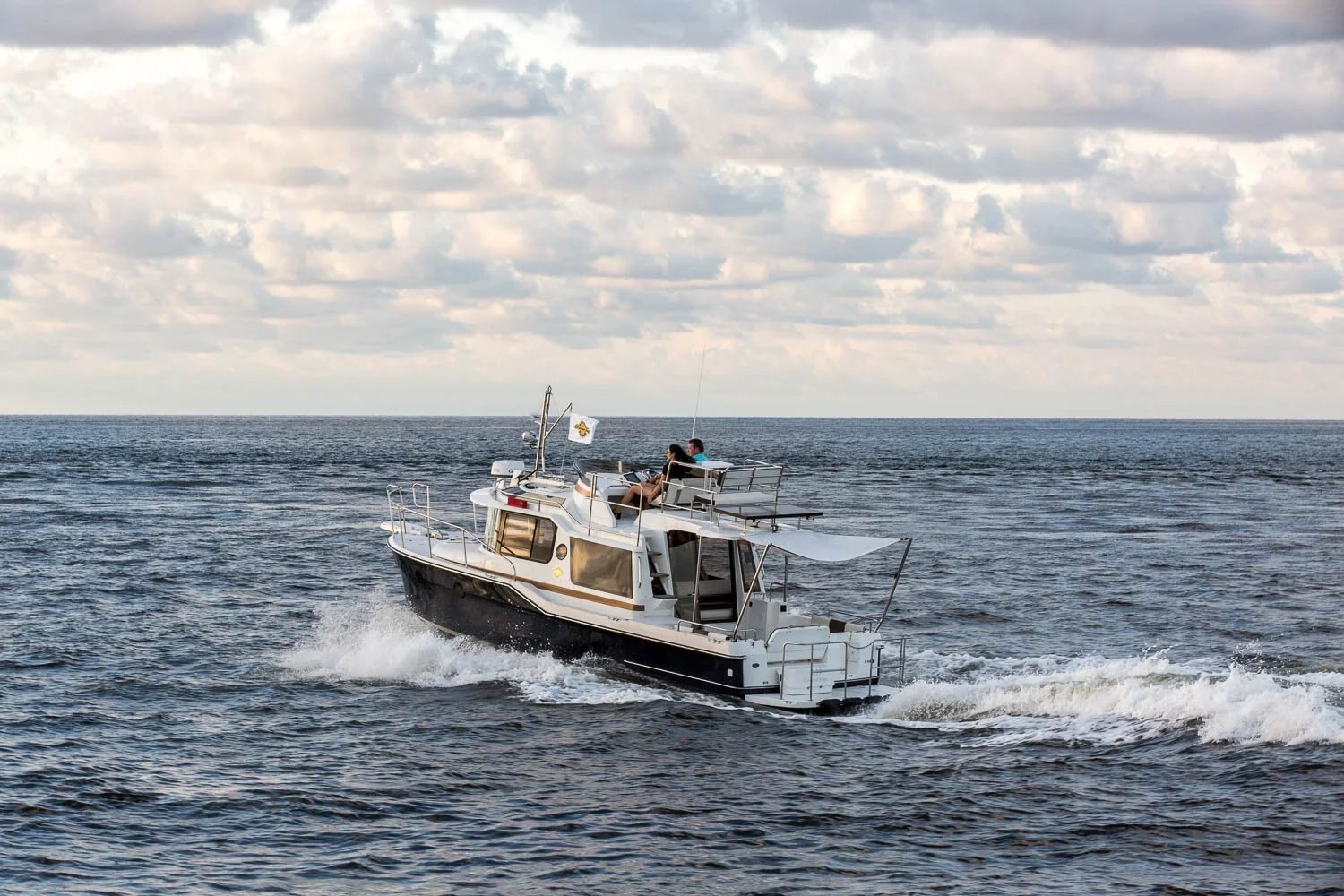 2015 Ranger Tugs R-31 CB