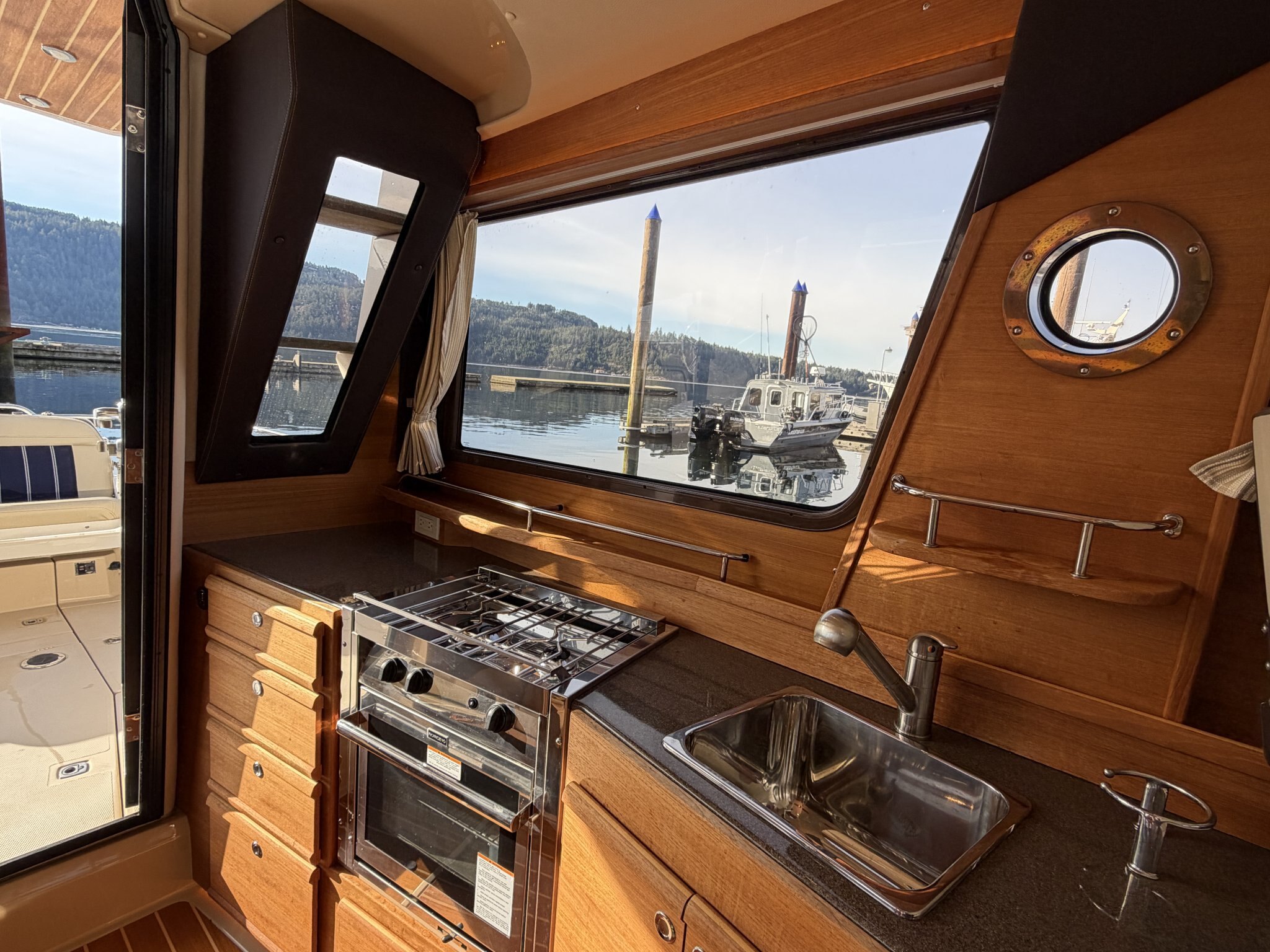 Yamaha Ranger 2018 RANGER TUGS R29CB | Yacht & Boat Dealer in Vancouver Island, BC ...