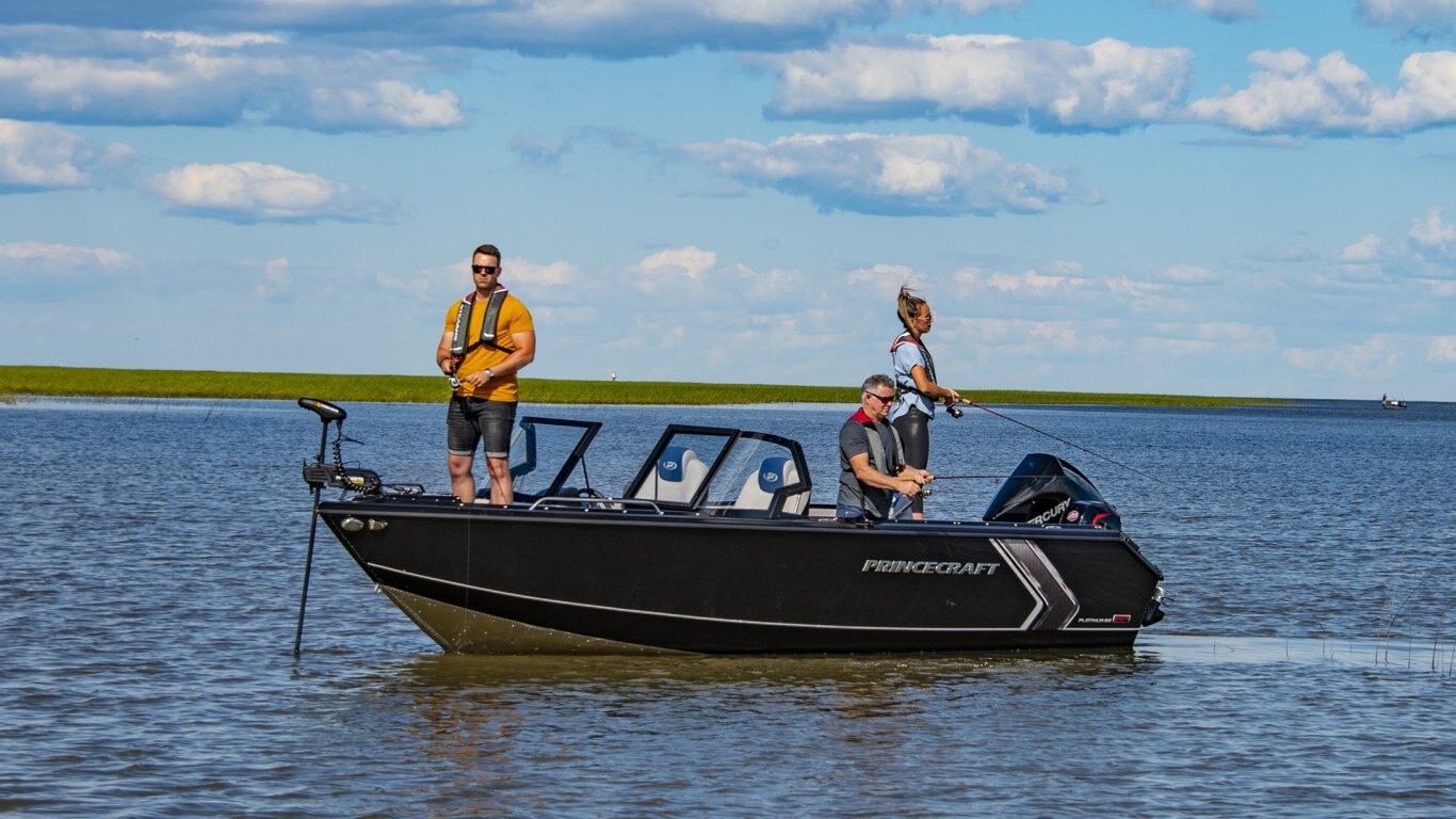 2025 Princecraft Platinum 220 Platinum metallic blue (blue accent)