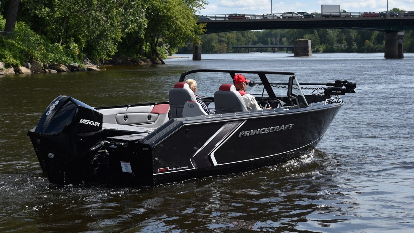 2025 Princecraft Platinum 200 Platinum metallic red (red accent)