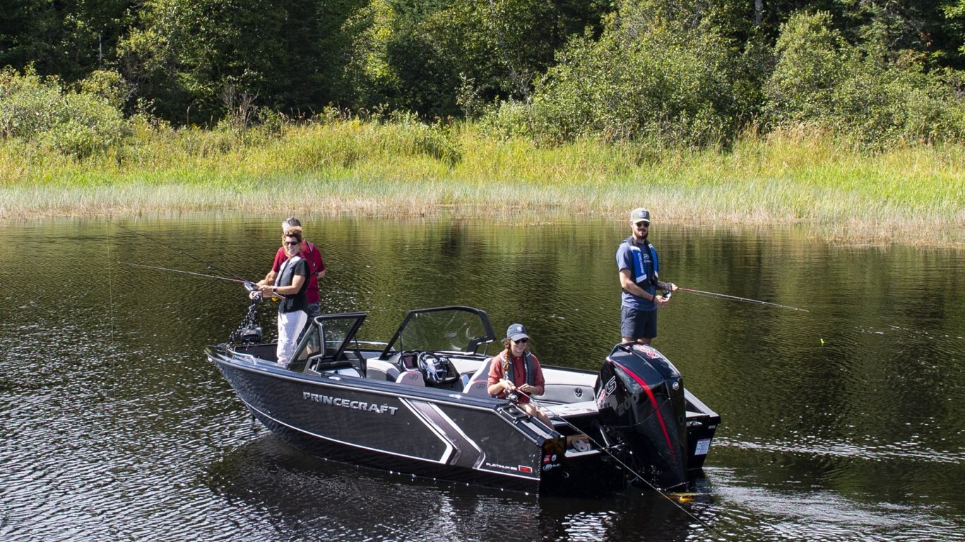 2025 Princecraft Platinum 190 Platinum metallic red (red accent)