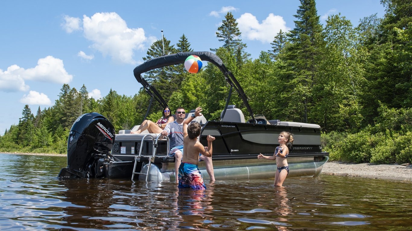 2025 Princecraft Quorum 23 RL Black Elegance Edition (with grey metallic accent)