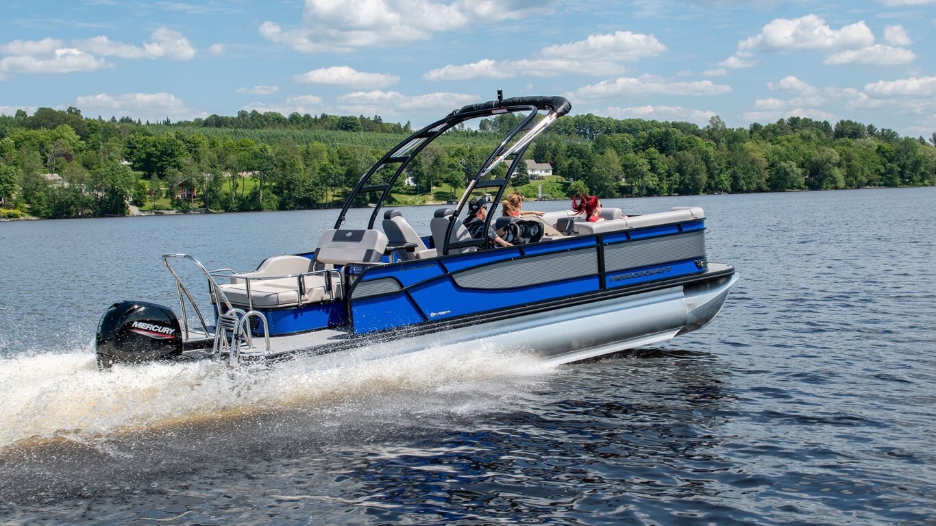 2025 Princecraft Quorum 23 RL Black Elegance Edition (with grey metallic accent)