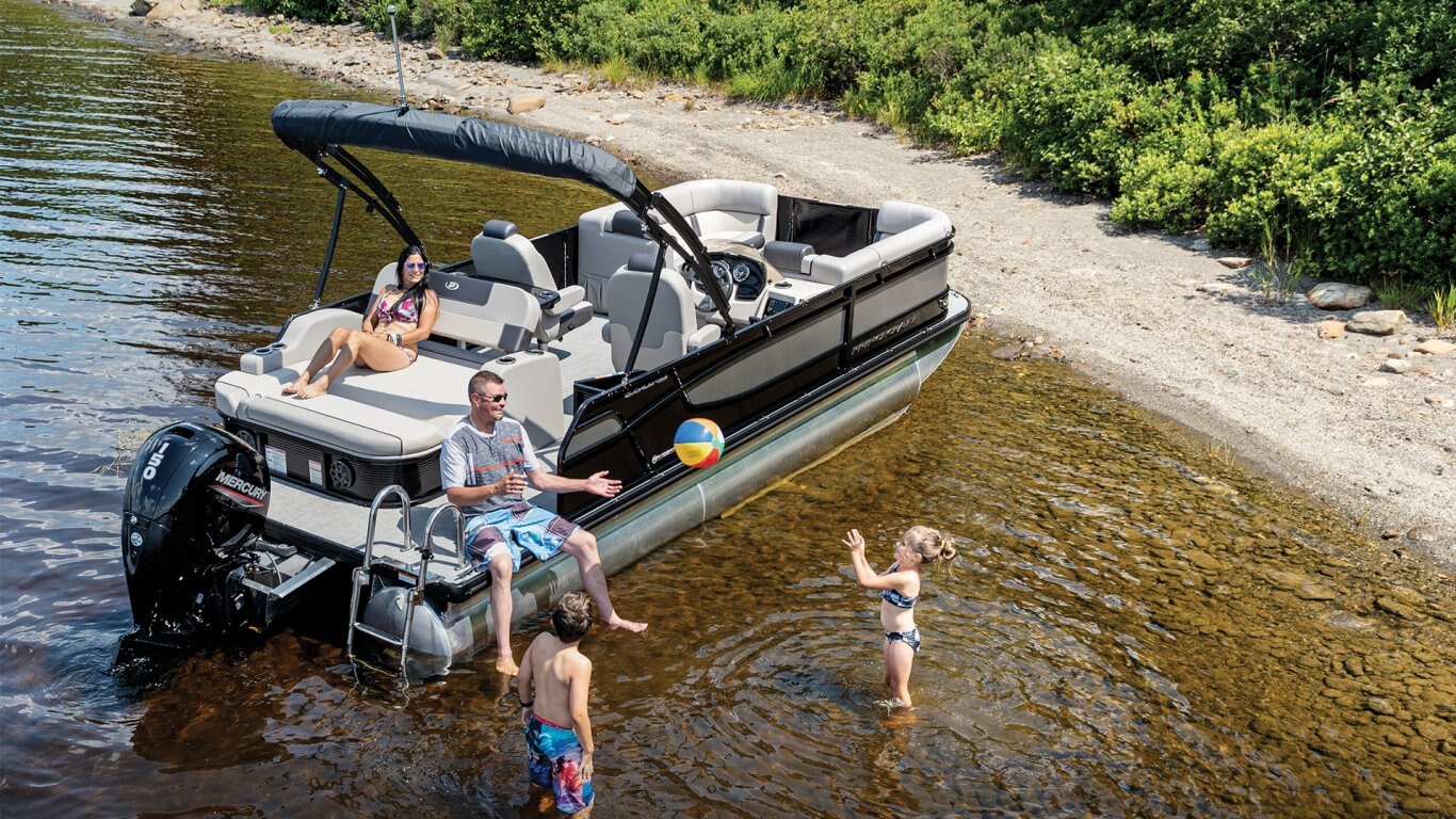 2025 Princecraft Quorum 23 RL Ruby red Elegance Edition (with grey metallic accent)