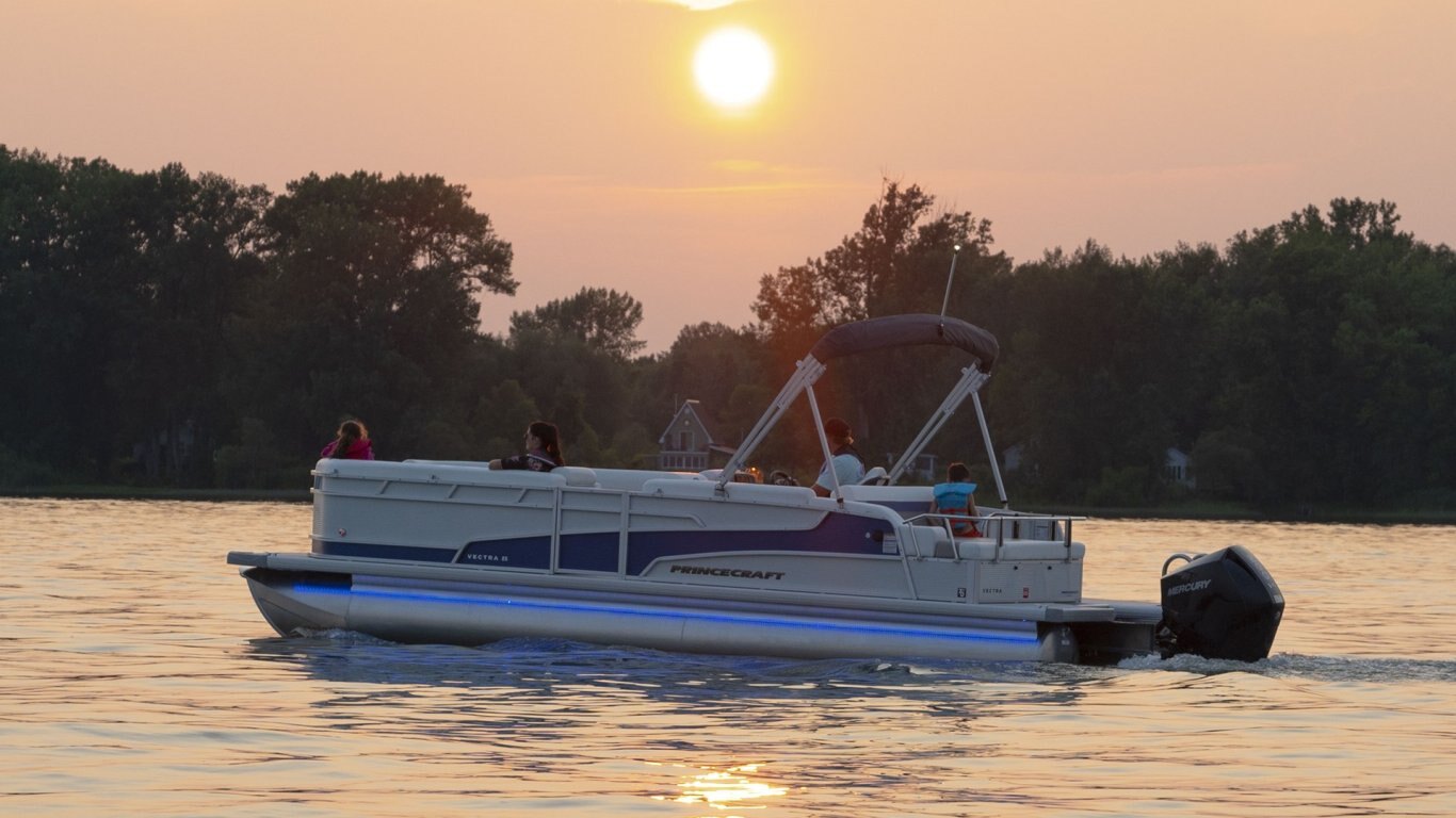 2025 Princecraft Vectra 25 RL Black Nautical Blue Edition