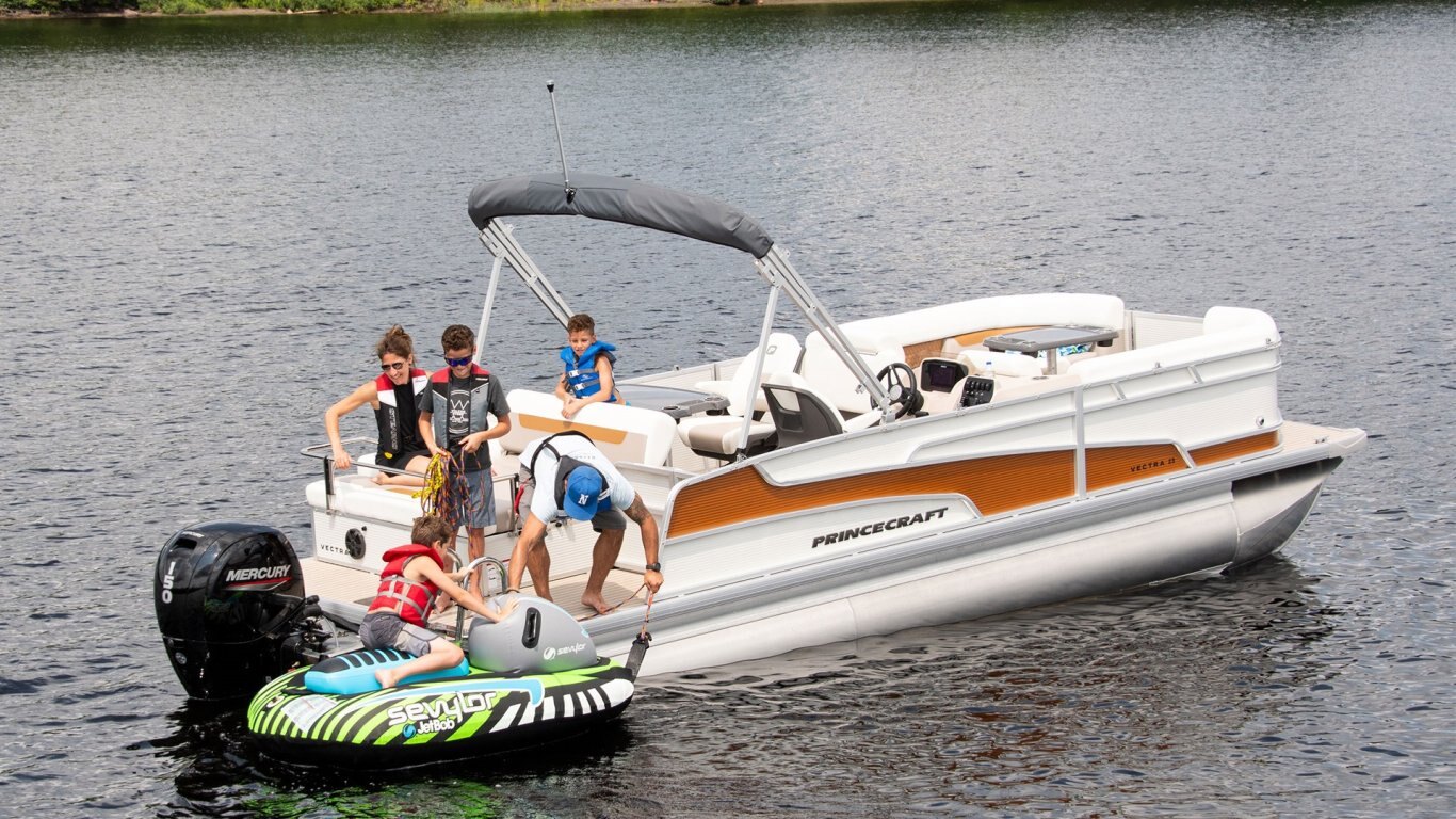 2025 Princecraft Vectra 23 RL Black Traditional Edition