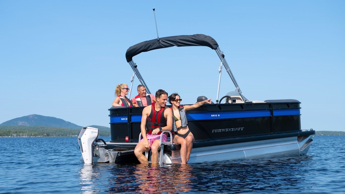 2025 Princecraft Brioe 19 Classic blue Grey metallic graphic package