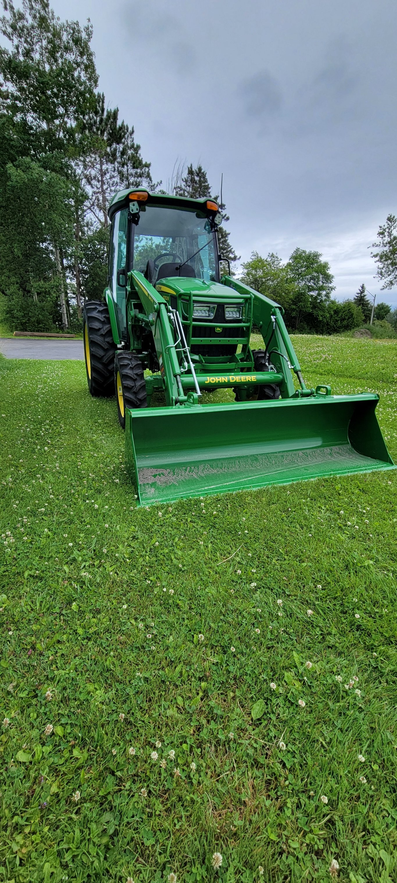 John Deere 4052R COMPACT UTILITY TRACTOR