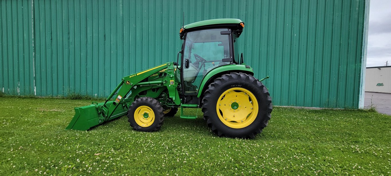 John Deere 4052R COMPACT UTILITY TRACTOR