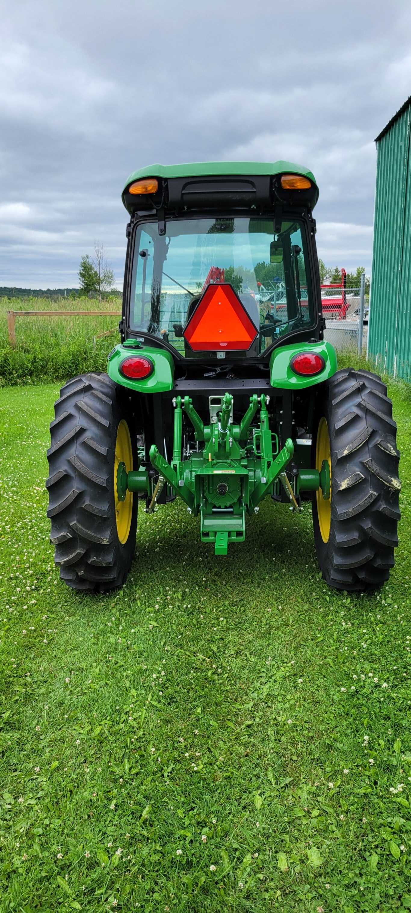 John Deere 4052R COMPACT UTILITY TRACTOR