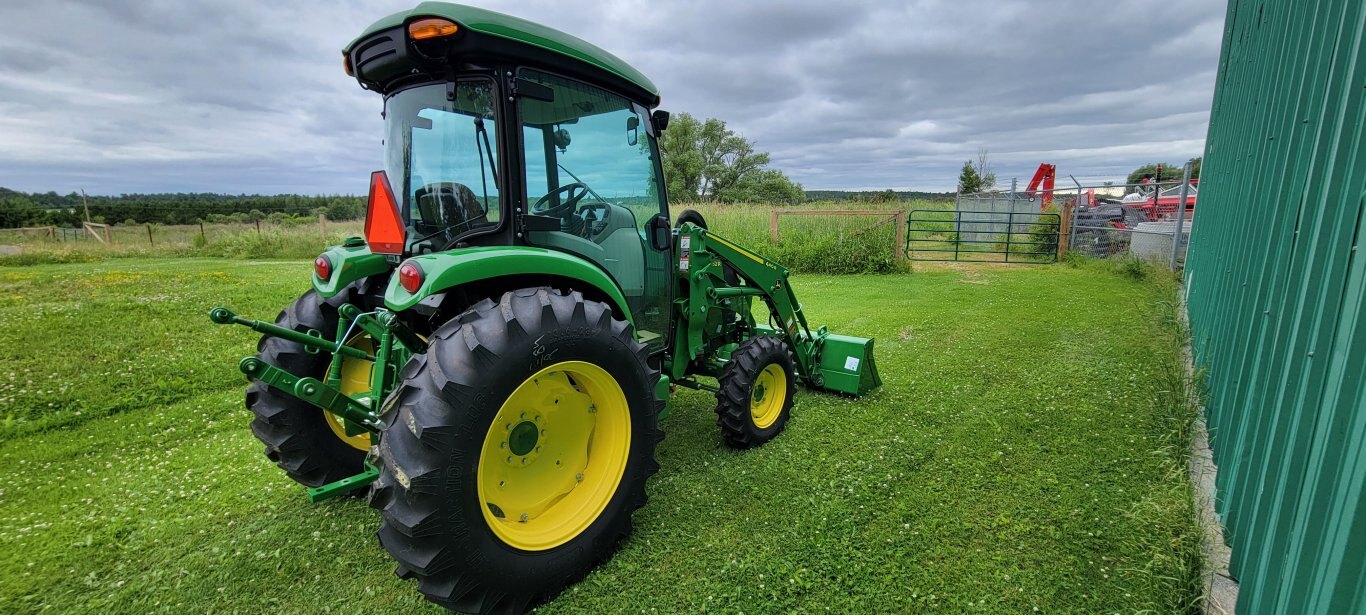 John Deere 4052R COMPACT UTILITY TRACTOR