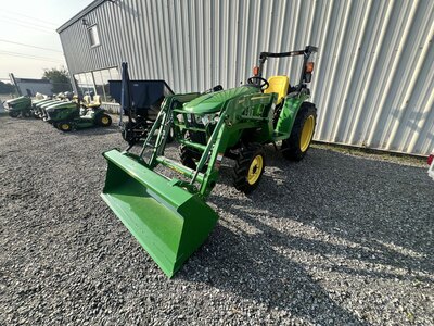 John Deere 3038E