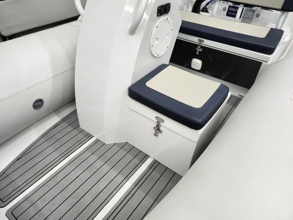 2025 Great Lakes Inflatable Boats GL390DL