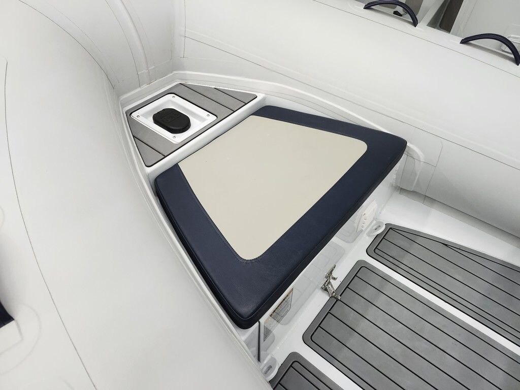 2025 Great Lakes Inflatable Boats GL390DL