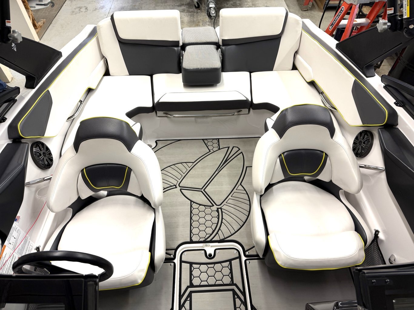 2019 Scarab 195 ID Wake Edition