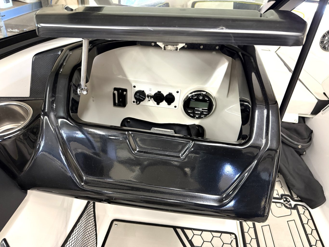 2019 Scarab 195 ID Wake Edition