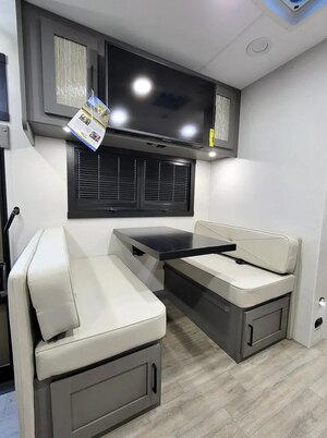 2025 Coachmen Pursuit Class A Motorhomes 29SS