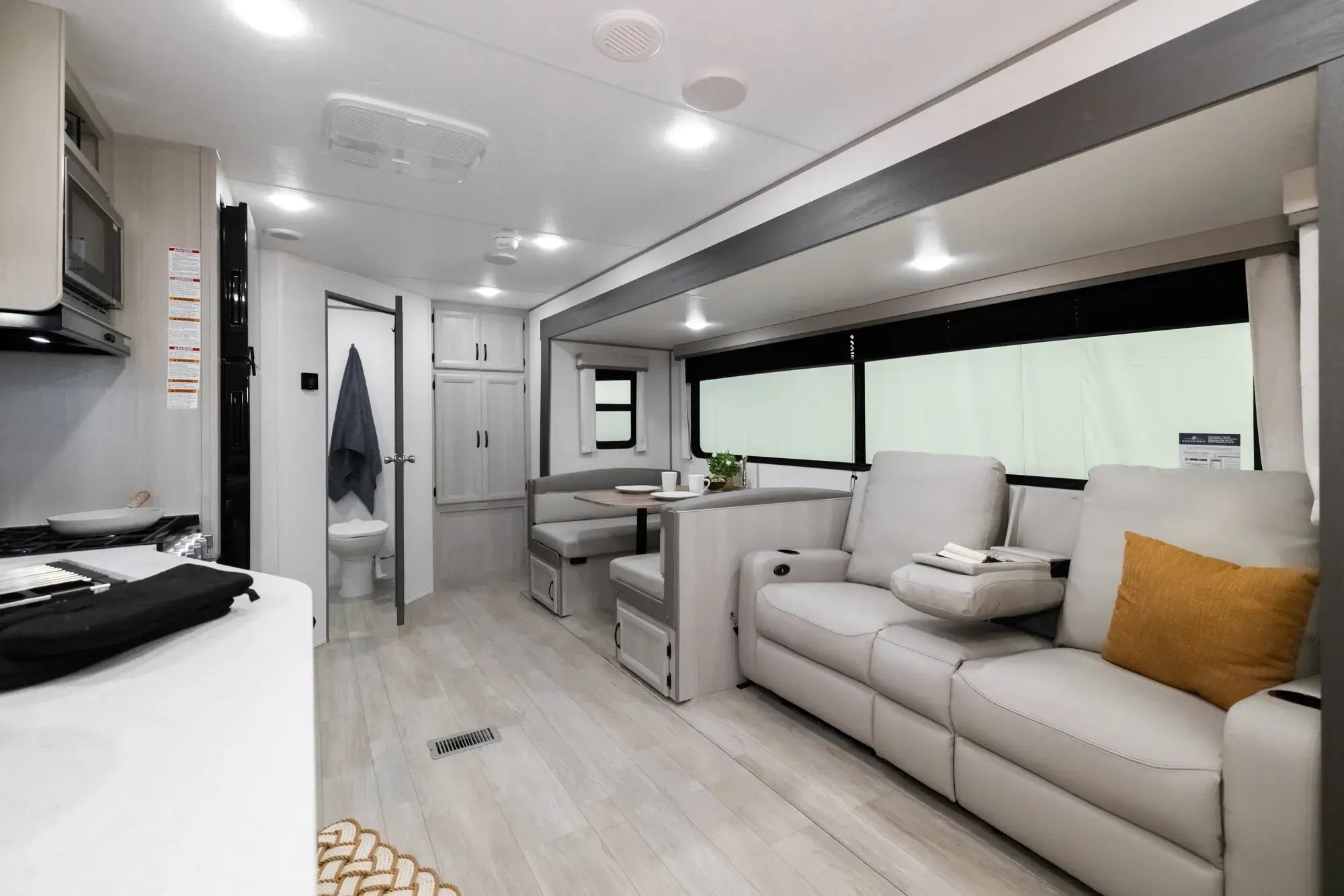 2027 Coachmen Catalina Legacy Edition 313RLTS
