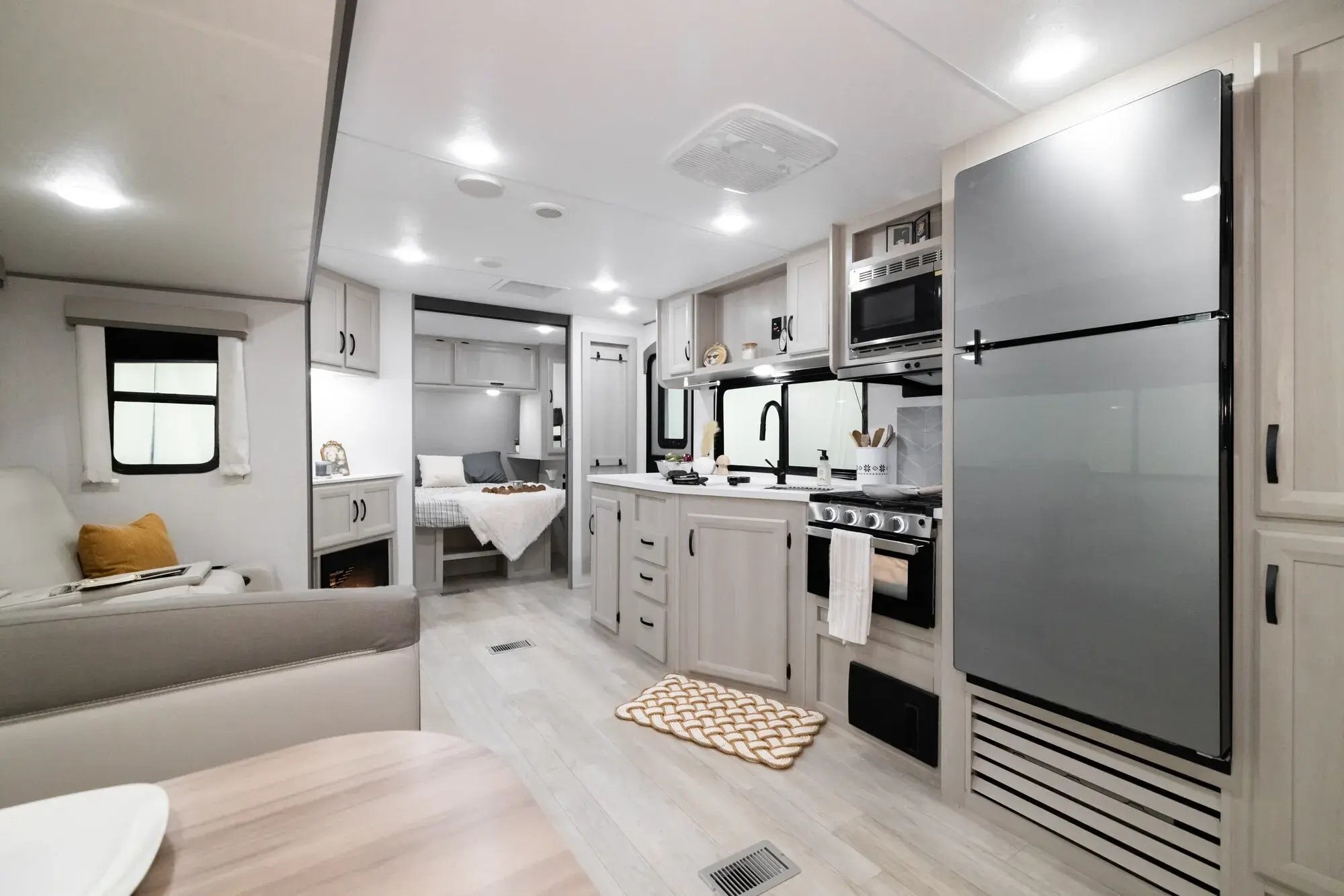 2027 Coachmen Catalina Legacy Edition 313RLTS