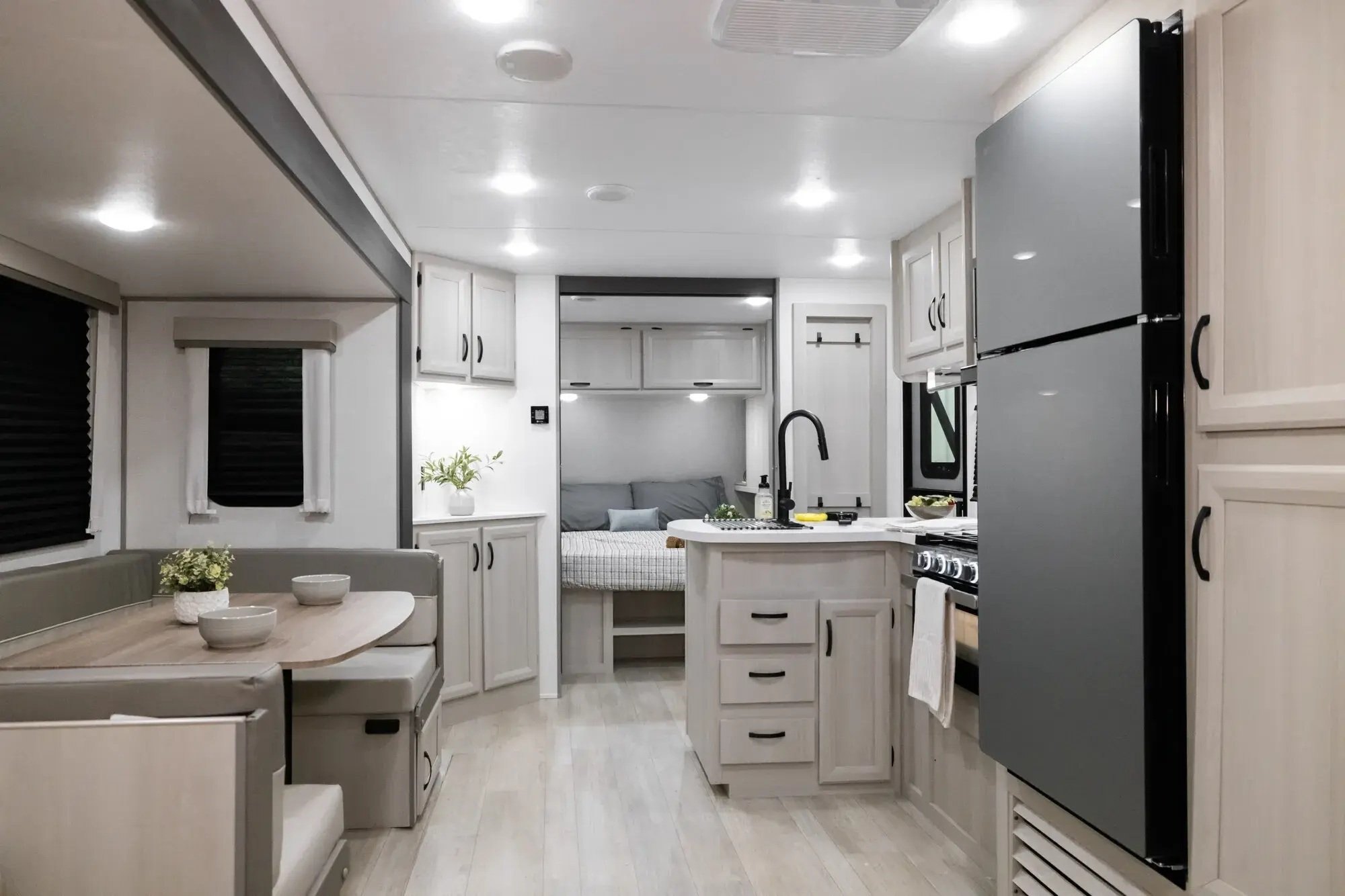 2027 Coachmen Catalina Legacy Edition 313RLTS