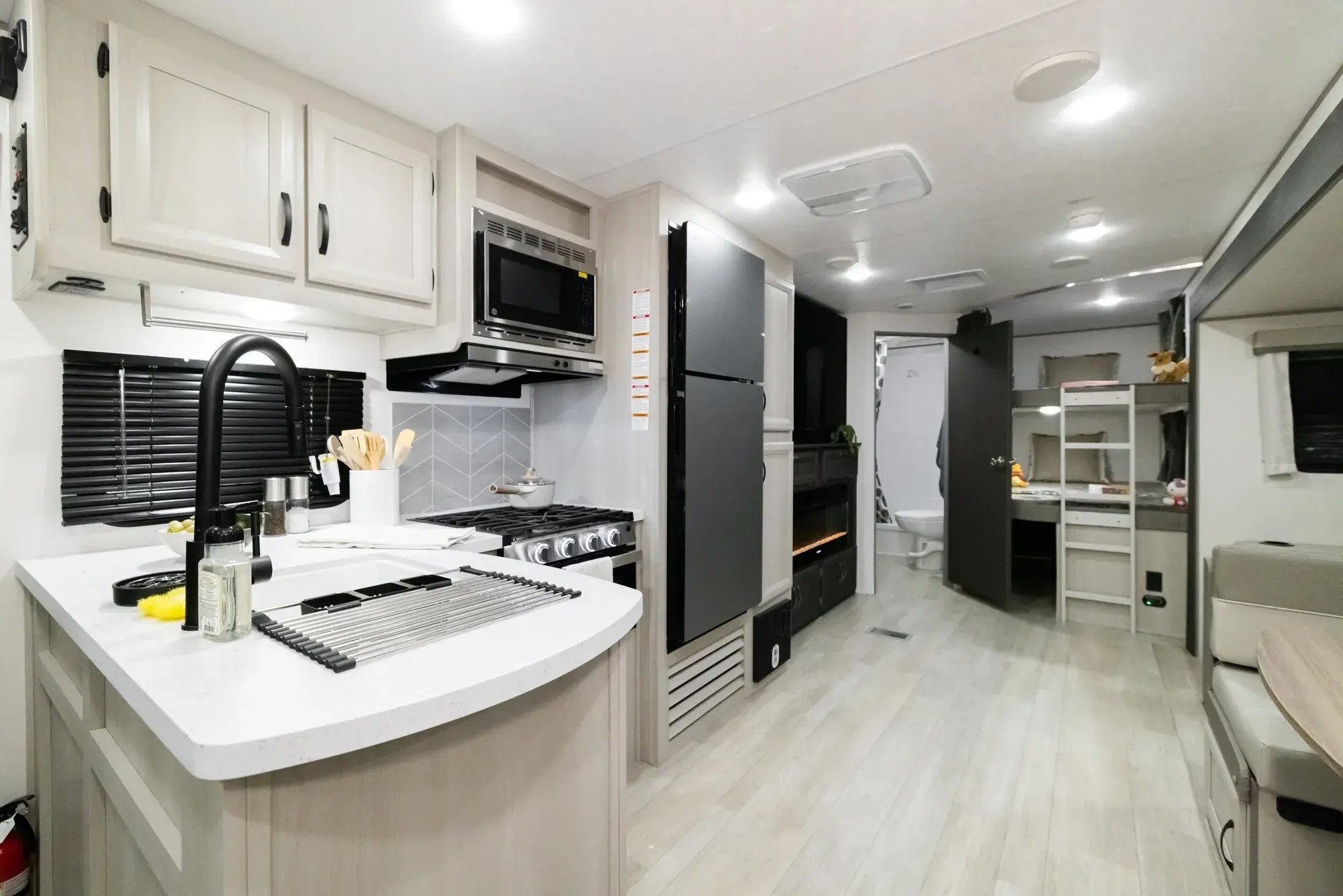 2027 Coachmen Catalina Legacy Edition 313RLTS