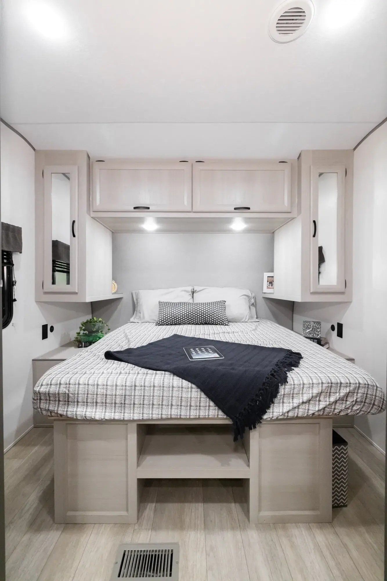 2027 Coachmen Catalina Legacy Edition 313RLTS