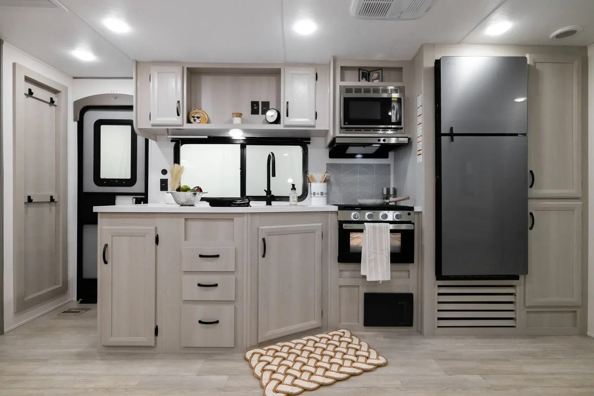2027 Coachmen Catalina Legacy Edition 313RLTS