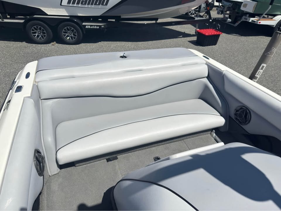 2005 CENTURION T5 THUNDER ONLY 163 HOURS **NO PAYMENTS FOR 6 MONTHS OAC**