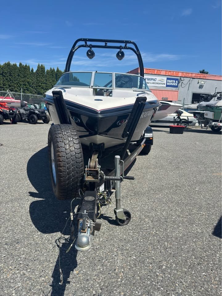 2005 CENTURION T5 THUNDER ONLY 163 HOURS **NO PAYMENTS FOR 6 MONTHS OAC**