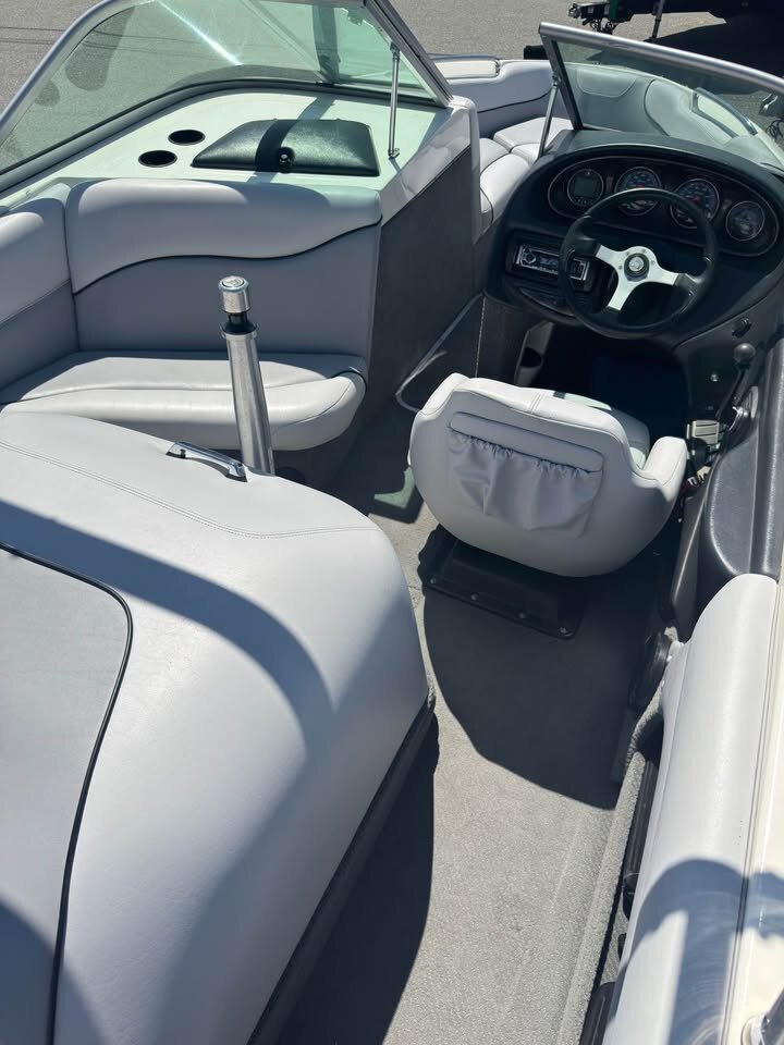 2005 CENTURION T5 THUNDER ONLY 163 HOURS **NO PAYMENTS FOR 6 MONTHS OAC**