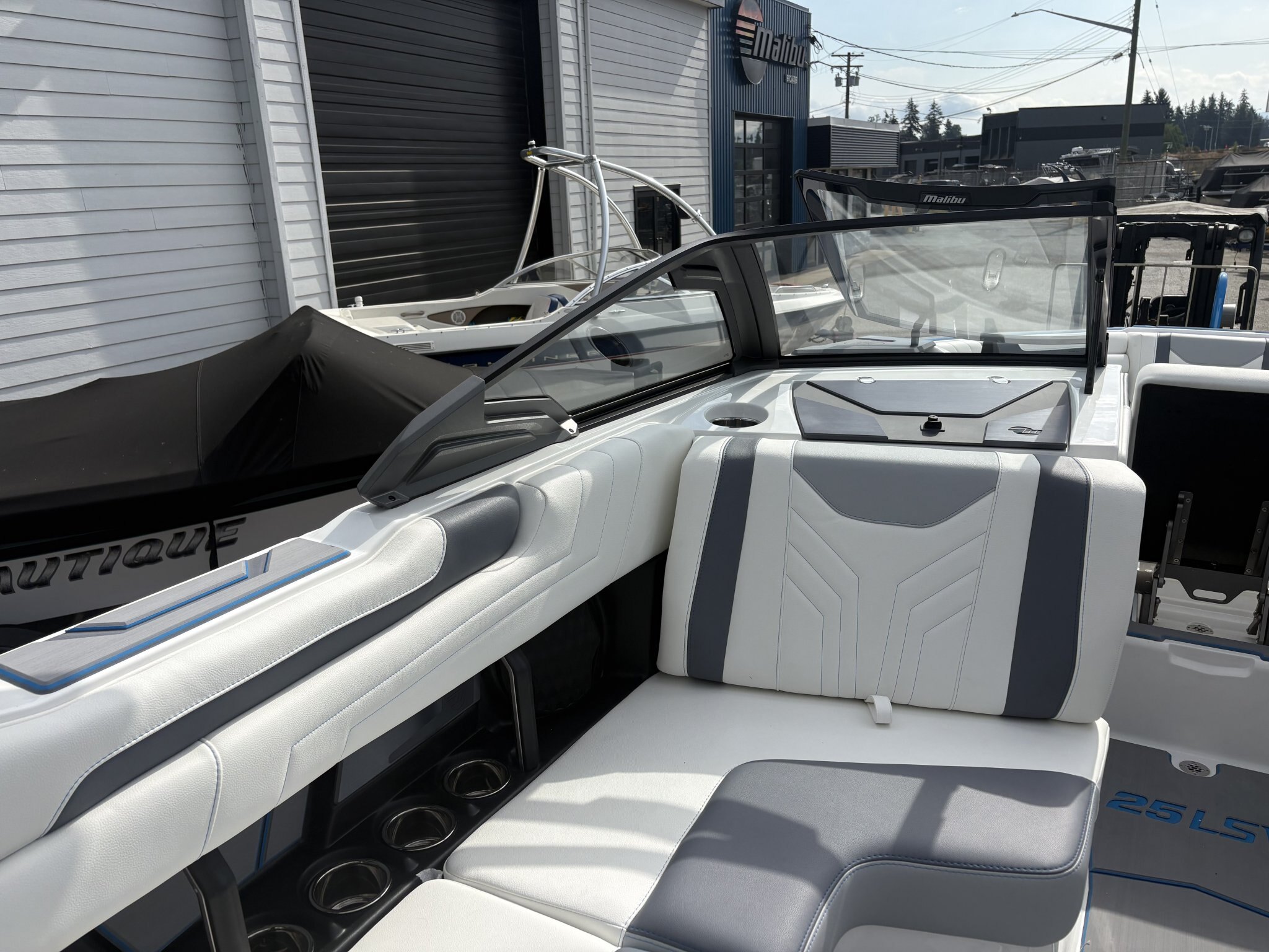 2027 MALIBU 25LSV ***FINANCING AVAILABLE***