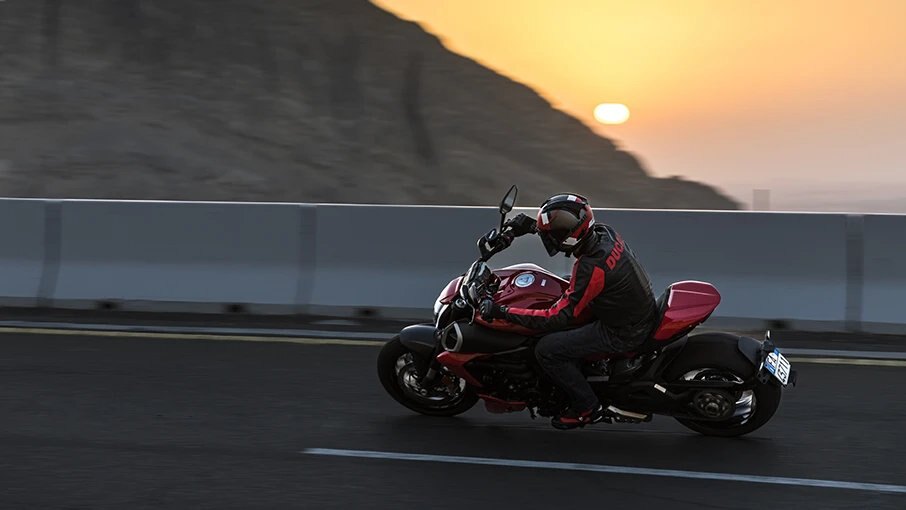 2025 Ducati Diavel V4 Black Roadster livery