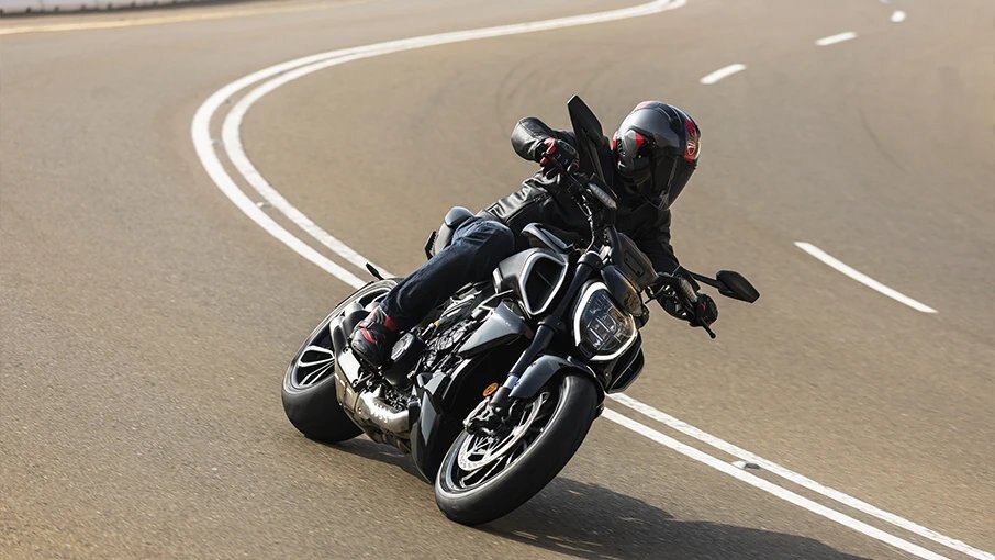 2025 Ducati Diavel V4 Black Roadster livery