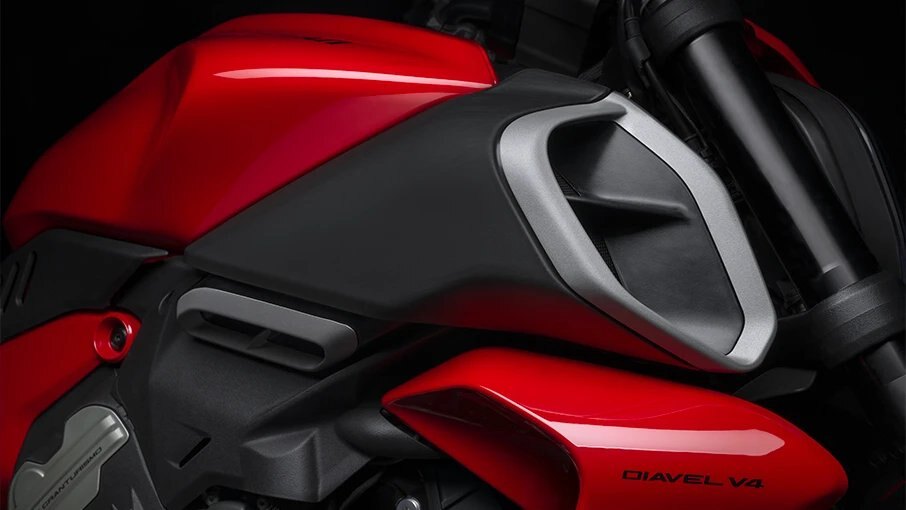 2025 Ducati Diavel V4 Black Roadster livery