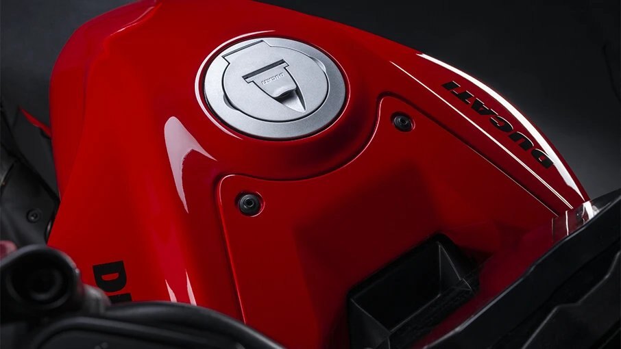 2025 Ducati Diavel V4 Black Roadster livery