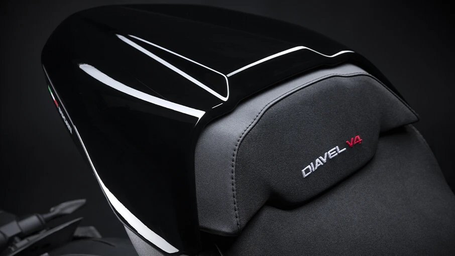 2025 Ducati Diavel V4 Black Roadster livery