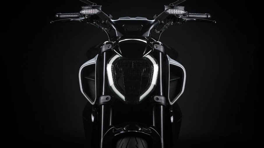 2025 Ducati Diavel V4 Black Roadster livery