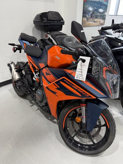 2022 KTM RC 390 Orange