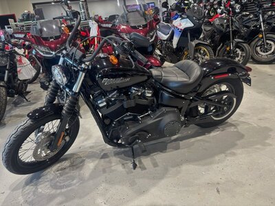 Harley-Davidson® Street Bob™ Vivid Black