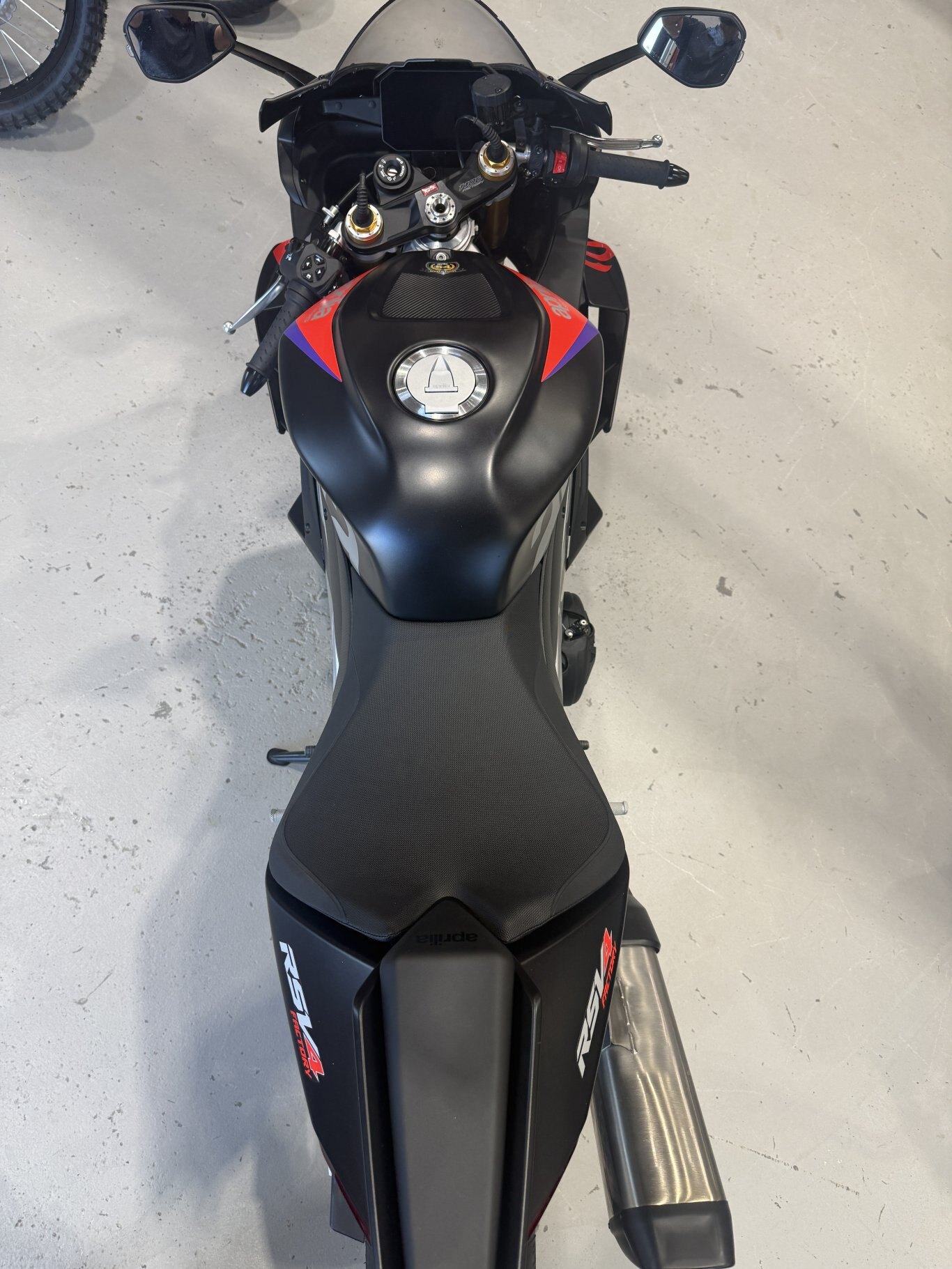 2024 Aprilia RSV4 Factory 1100