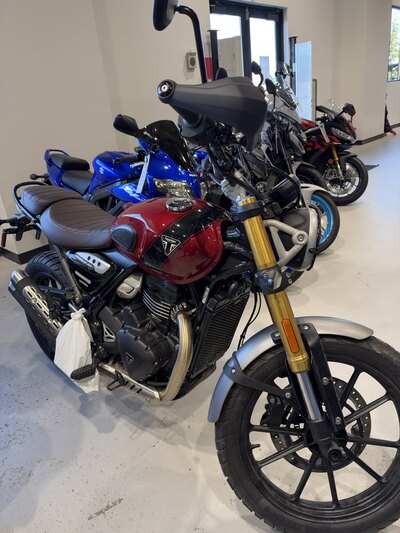 2024 Triumph SCRAMBLER 400 X CARNIVAL RED / PHANTOM BLACK