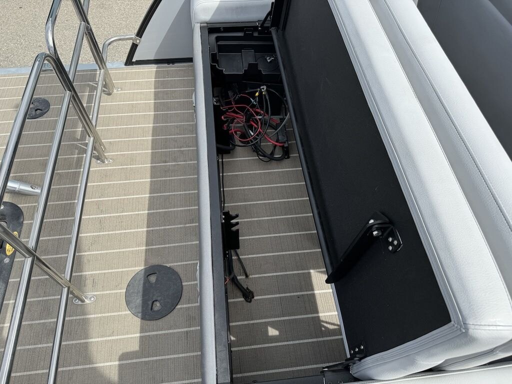 2023 BENTLEY PONTOONS ELITE 253 SWINGBACK DUAL CAPTAIN *PONTOON A PALOOZA