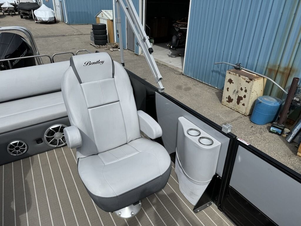 2023 BENTLEY PONTOONS ELITE 253 SWINGBACK DUAL CAPTAIN *PONTOON A PALOOZA