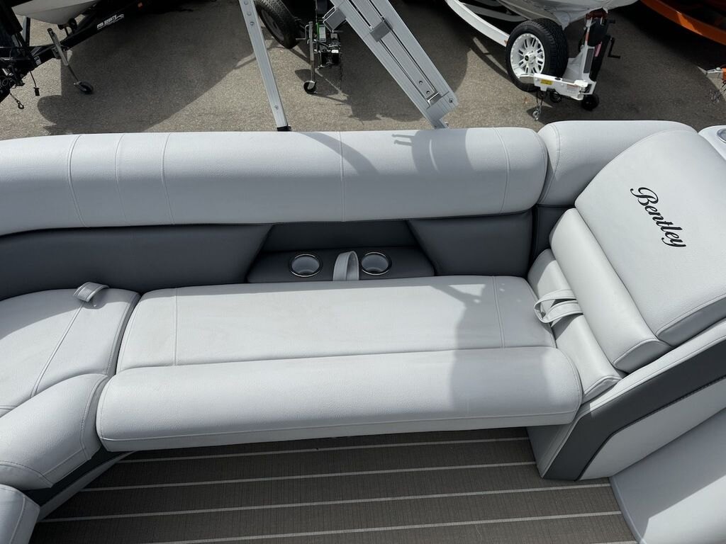 2023 BENTLEY PONTOONS ELITE 253 SWINGBACK DUAL CAPTAIN *PONTOON A PALOOZA