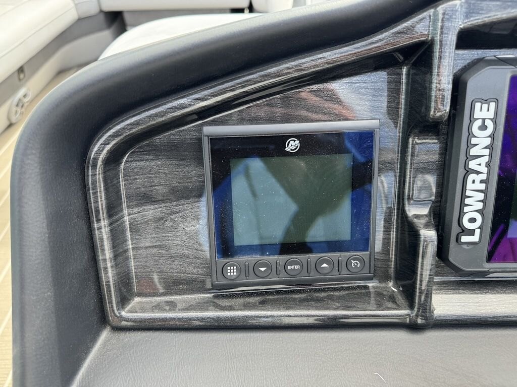 2023 BENTLEY PONTOONS ELITE 253 SWINGBACK DUAL CAPTAIN *PONTOON A PALOOZA